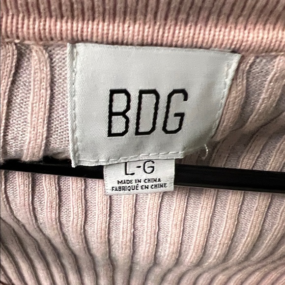 Mixed brands 2 are American Eagle Outfitters Top - Picture 13 of 14